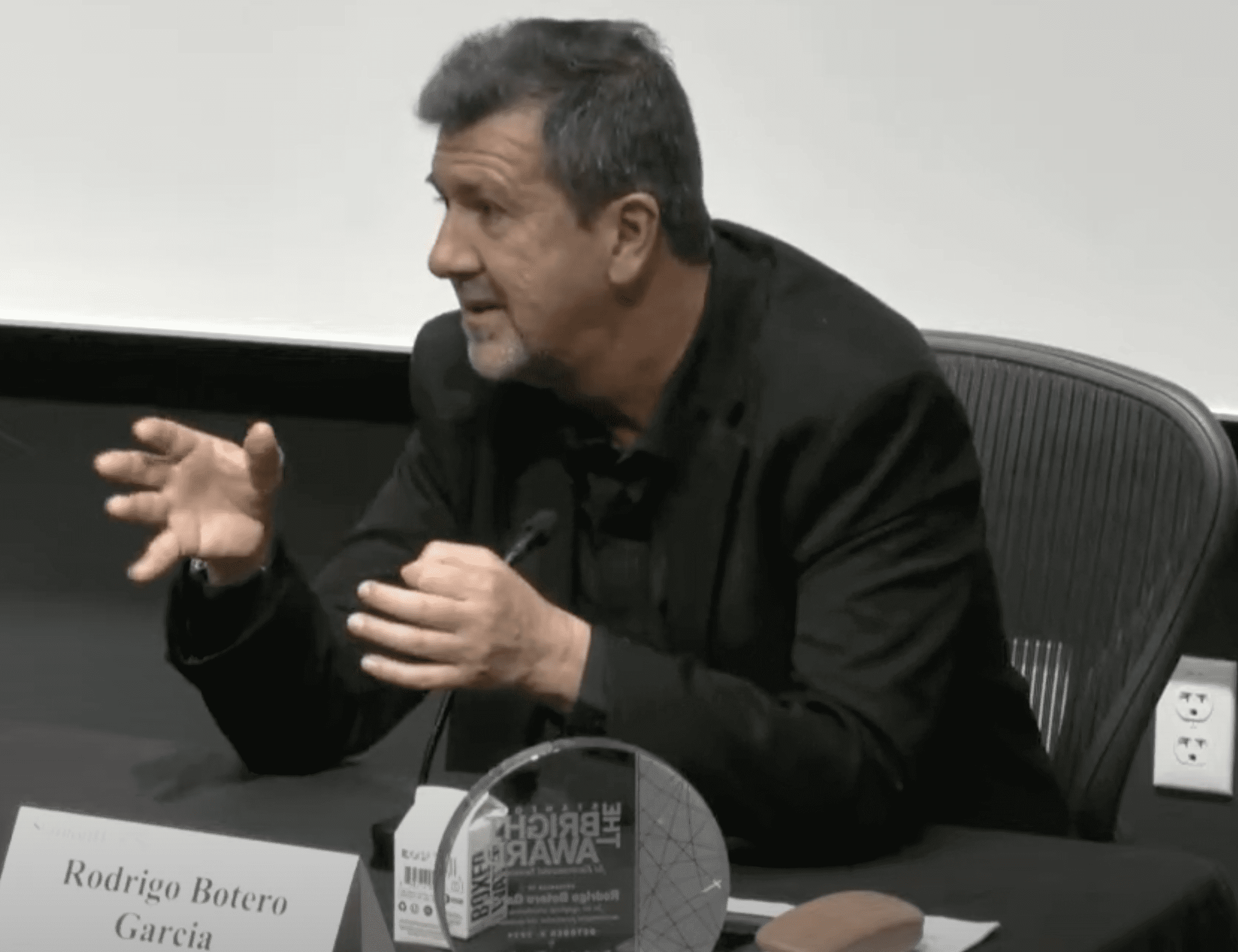 Rodrigo Botero Garcia at award ceremony.